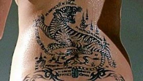 Foto tatuaje de Angelina Jolie Foto tatuaje de Angelina Jolie