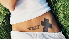 Foto tatuaje de Angelina Jolie Foto tatuaje de Angelina Jolie
