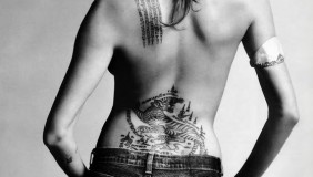 Foto tatuaje de Angelina Jolie Foto tatuaje de Angelina Jolie